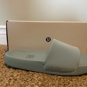 NWT restfeel women’s slides